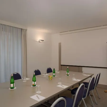 Nh Centro Otel Cenova