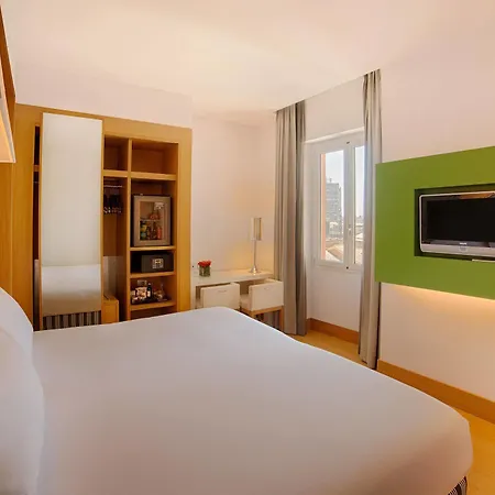 Отель Nh Centro 4*